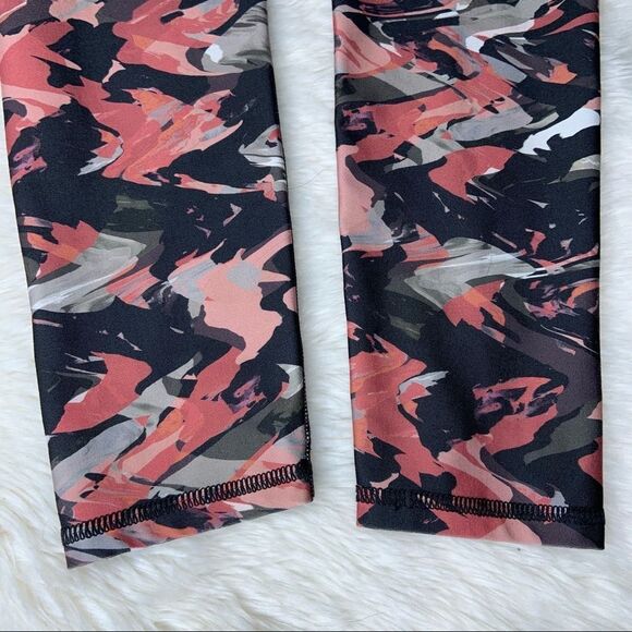 Sz Small Pink Black Fabletics Leggings - Picture 10 of 11